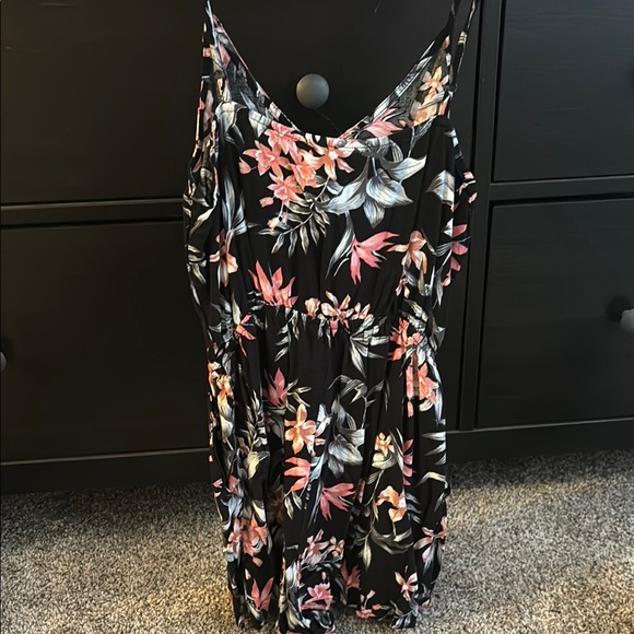 Floral Print Spaghetti Strap Romper with pockets - Picture 2 of 2